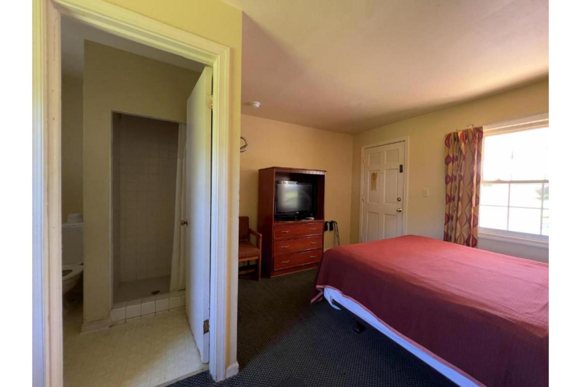 Relax Inn By Oyo Natural Bridge I-81 Exterior photo