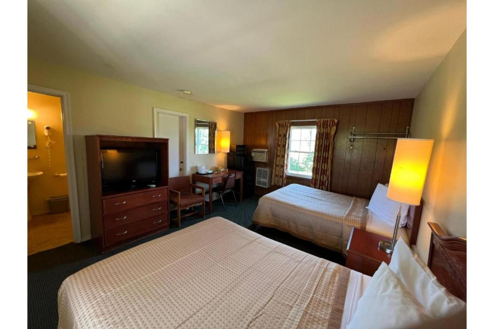 Relax Inn By Oyo Natural Bridge I-81 Exterior photo