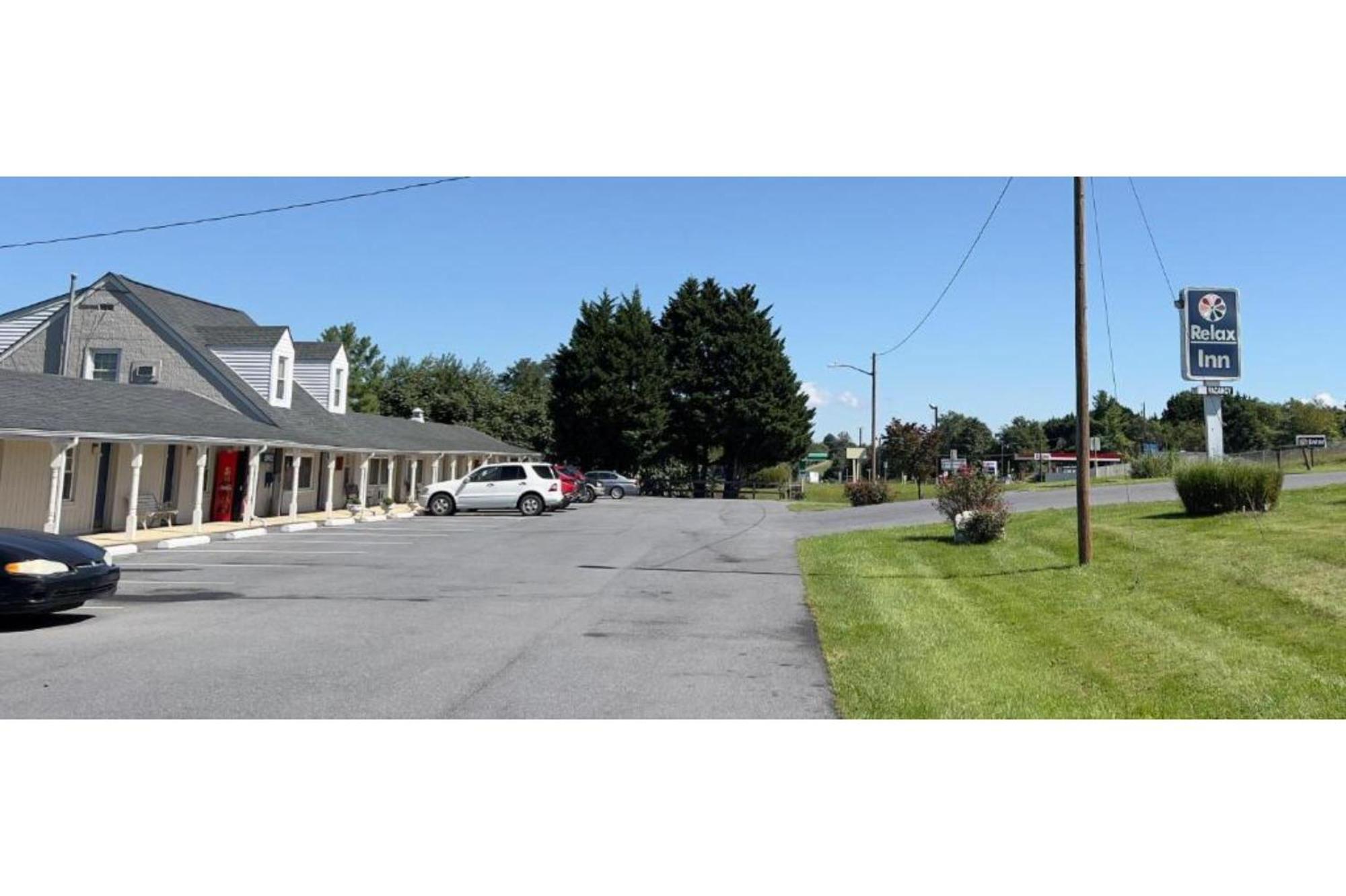 Relax Inn By Oyo Natural Bridge I-81 Exterior photo