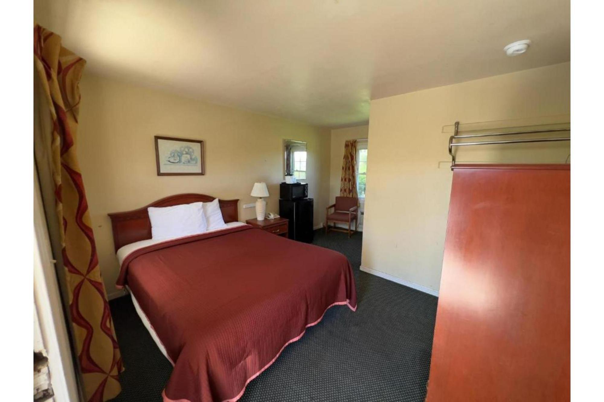 Relax Inn By Oyo Natural Bridge I-81 Exterior photo