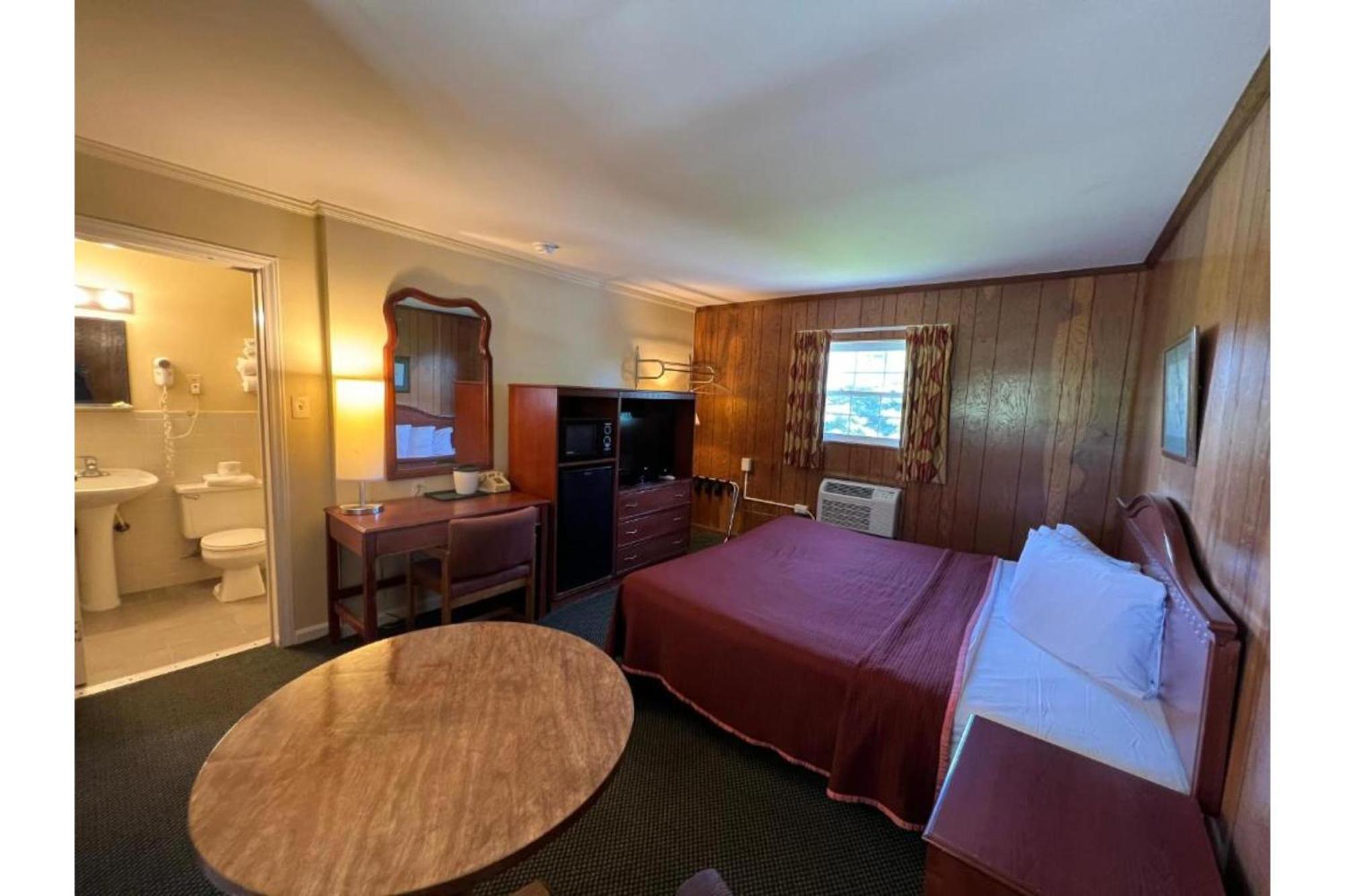 Relax Inn By Oyo Natural Bridge I-81 Exterior photo