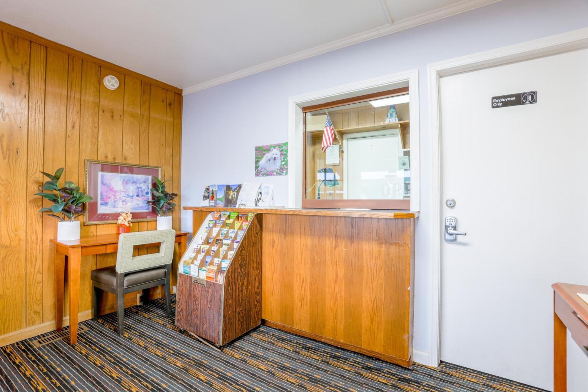 Relax Inn By Oyo Natural Bridge I-81 Exterior photo