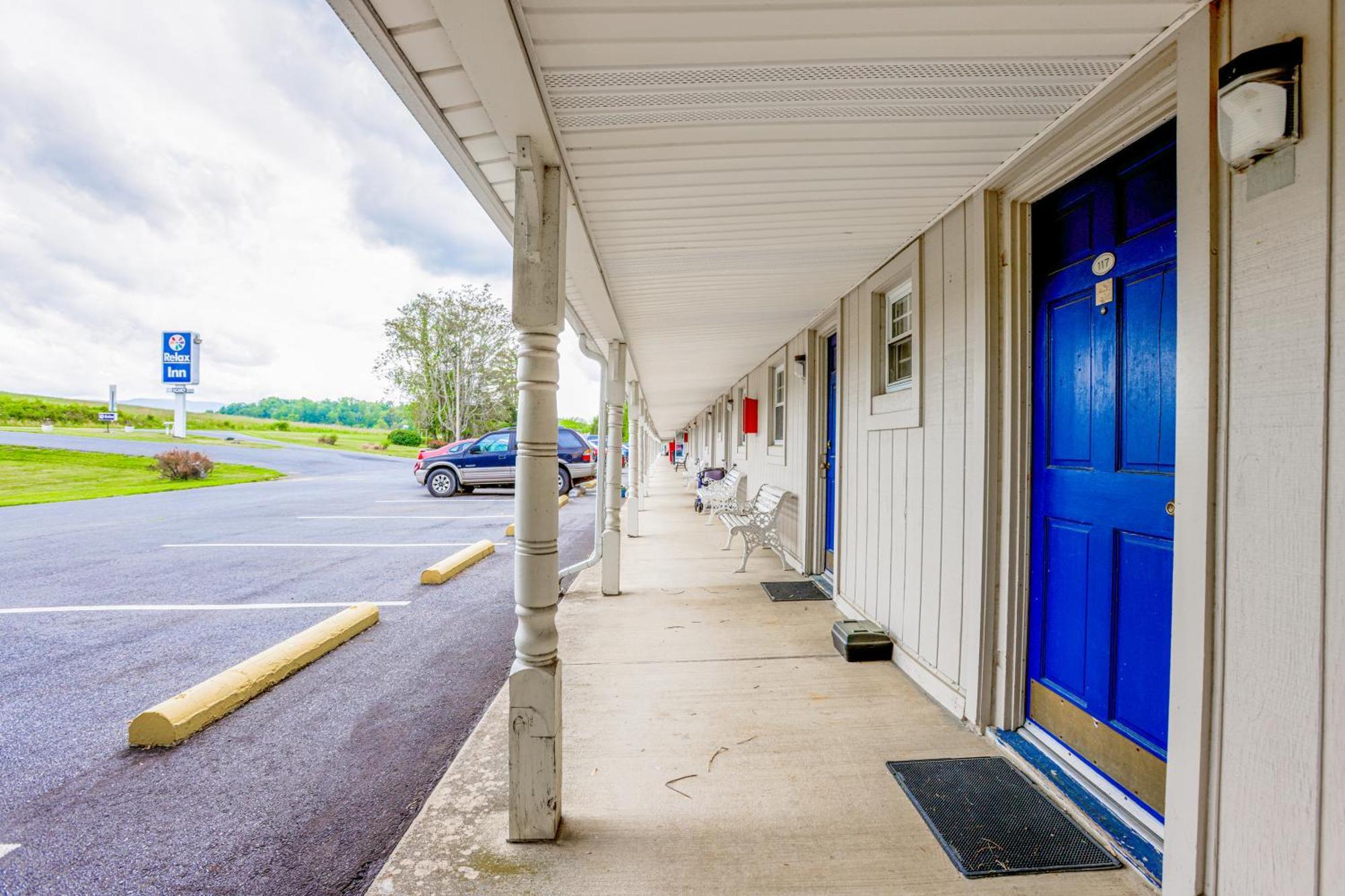 Relax Inn By Oyo Natural Bridge I-81 Exterior photo