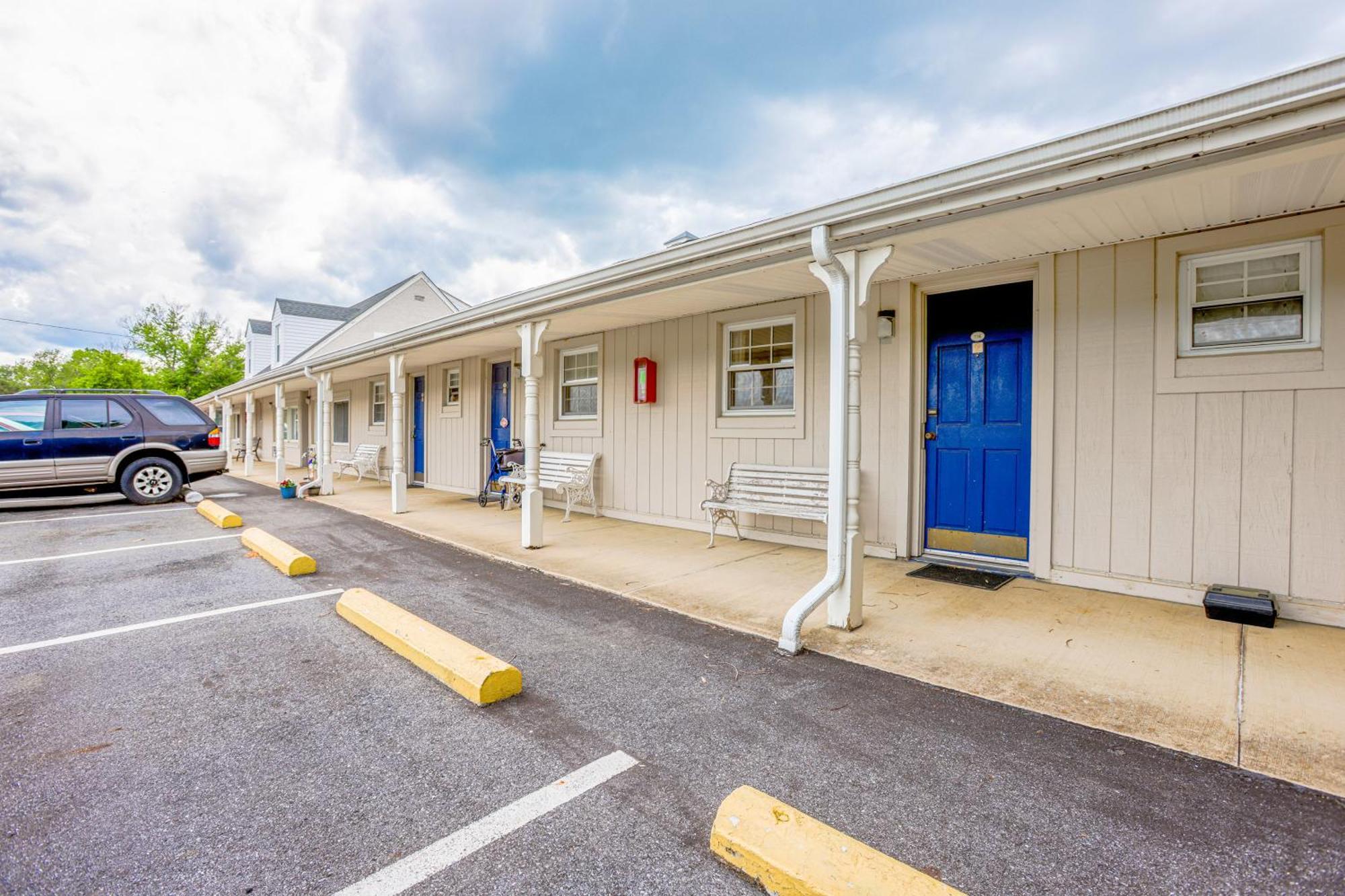 Relax Inn By Oyo Natural Bridge I-81 Exterior photo