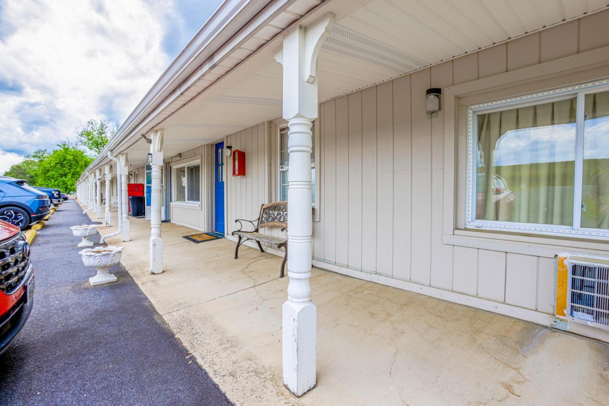 Relax Inn By Oyo Natural Bridge I-81 Exterior photo
