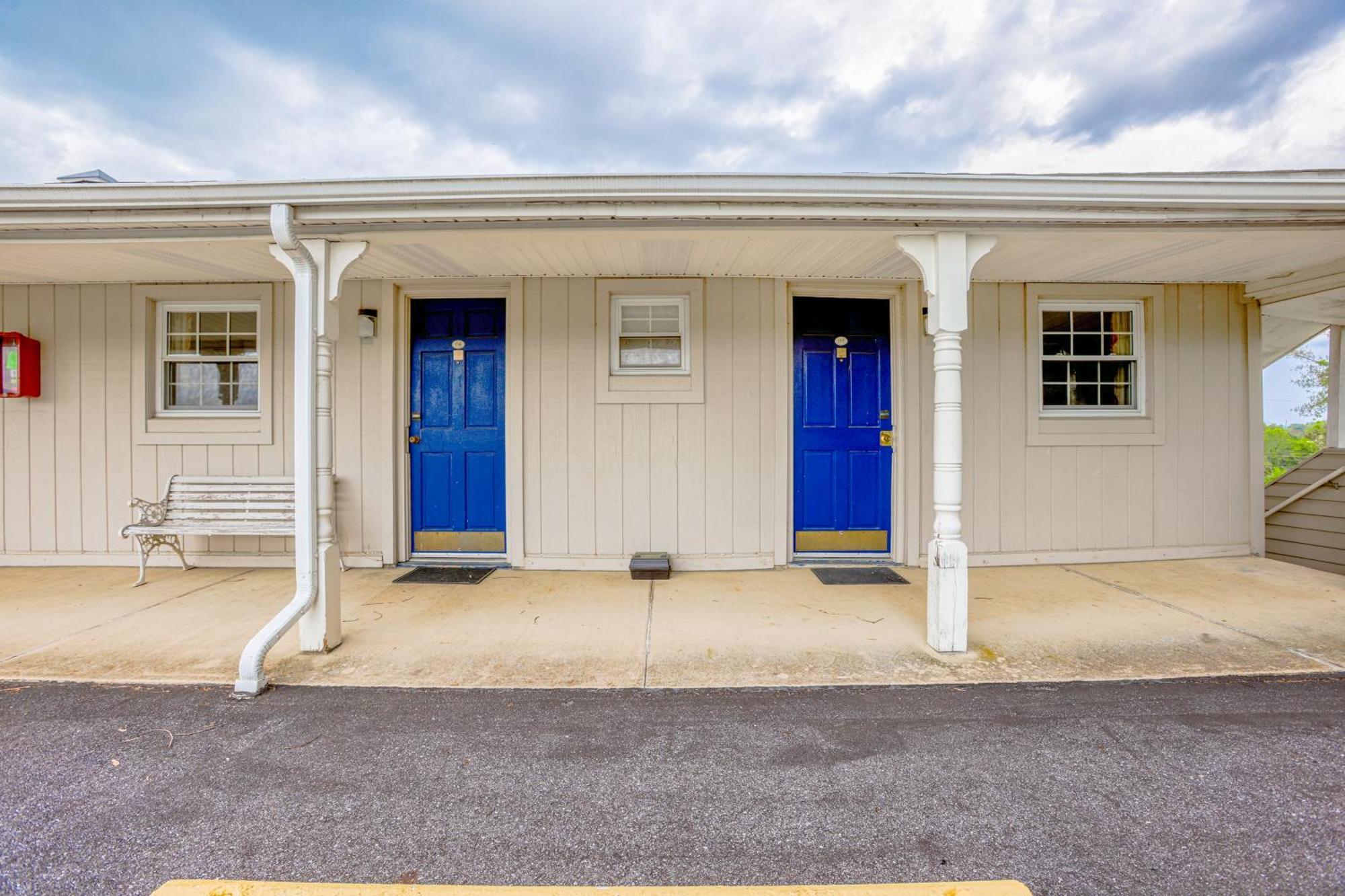 Relax Inn By Oyo Natural Bridge I-81 Exterior photo