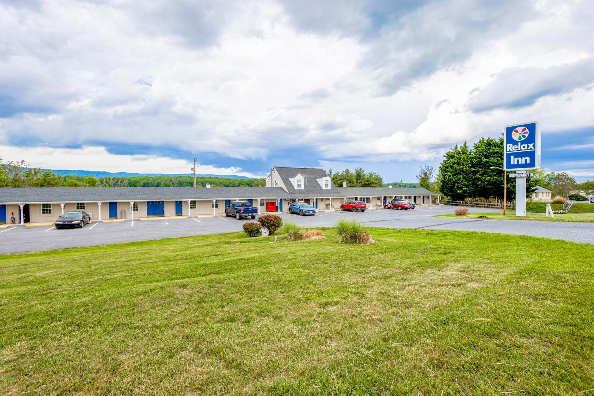 Relax Inn By Oyo Natural Bridge I-81 Exterior photo