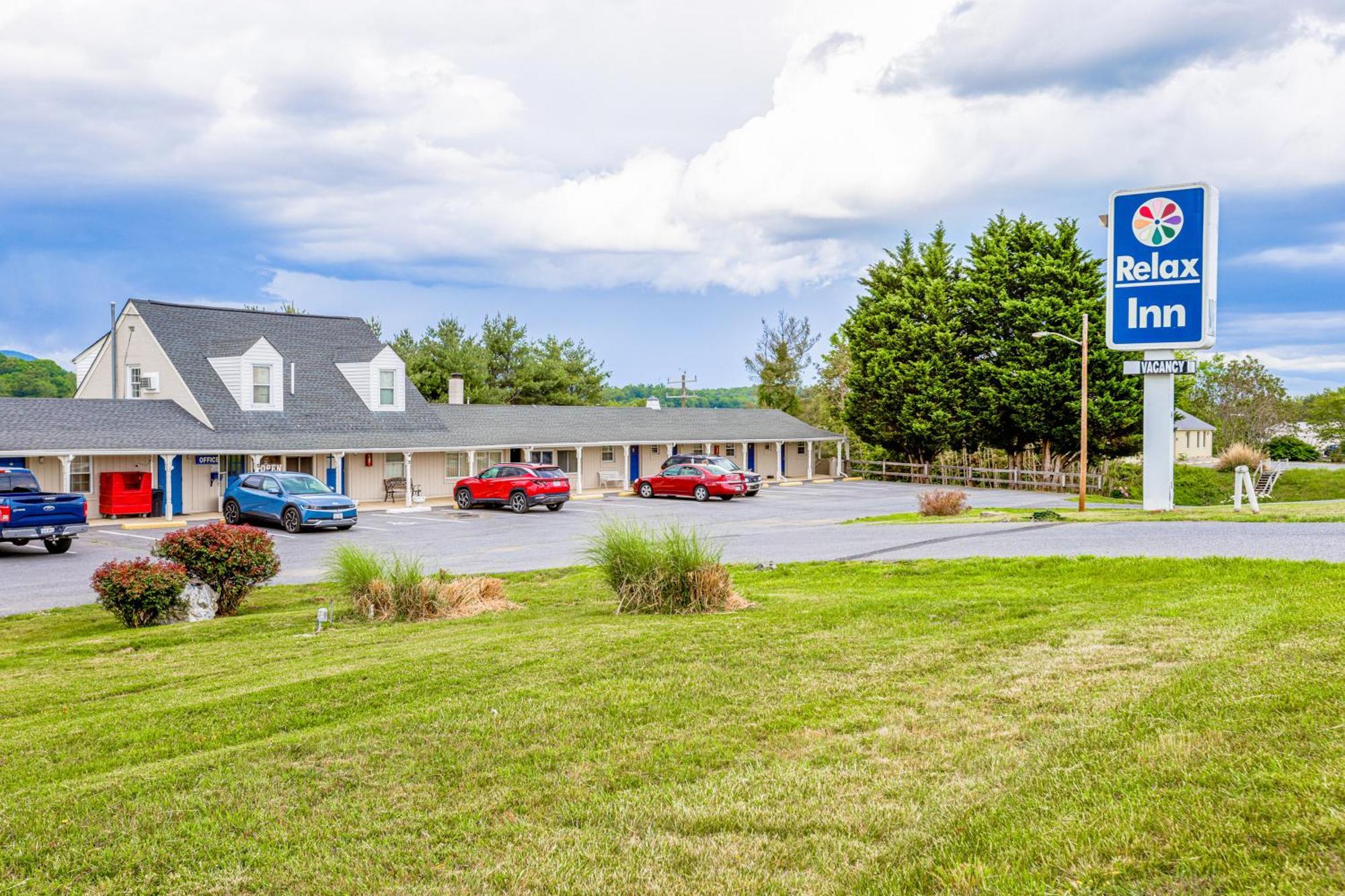Relax Inn By Oyo Natural Bridge I-81 Exterior photo